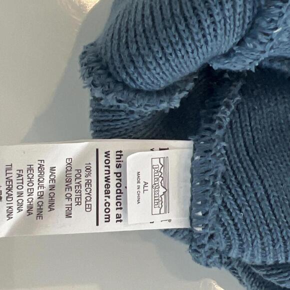 $49 PATAGONIA POWDER TOWN BEANIE POM HAT IN PERENNIAL PINECONE WAVY BLUE  NEW